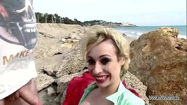 بہترین Wild beach fuck with busty blonde eating sperm فائن ٹیوب