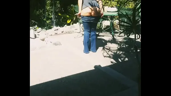 EricaKandy77 milf ass cheeks flashing outdoor workers around teasing wanting a big cock in her fat cuckold dogging public ass and pussy Tiub halus terbaik
