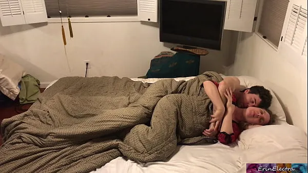 Stepson and stepmom get in bed together and fuck while visiting family - Erin Electra Tiub halus terbaik