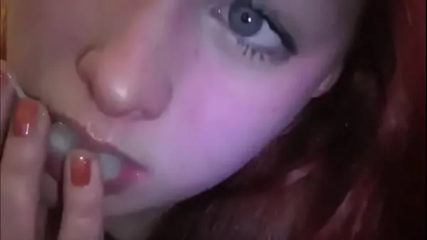 Bästa Married redhead playing with cum in her mouth finröret