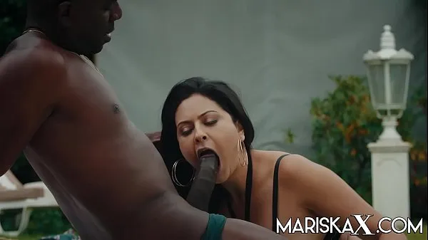 最好的MARISKAX Mariska gets fucked by black cock outside细管