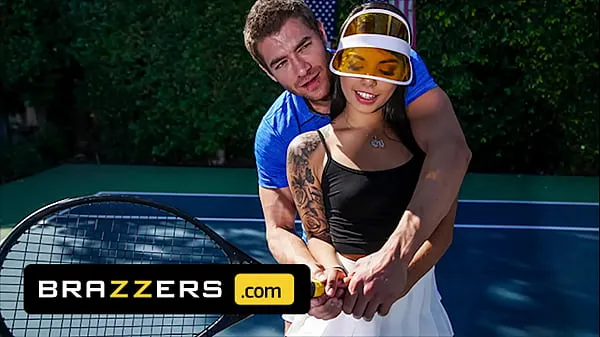 Mejor Xander Corvus) Massages (Gina Valentinas) Foot To Ease Her Pain They End Up Fucking - Brazzers tubo fino