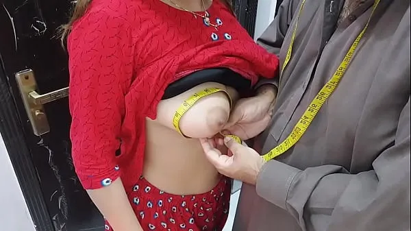 Nejlepší Desi indian Village Wife,s Ass Hole Fucked By Tailor In Exchange Of Her Clothes Stitching Charges Very Hot Clear Hindi Voicejemná trubice