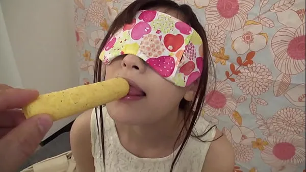 She'll win a prize if she can guess all the contents of the mouth with blindfolds! Yuna is 20 years old, and she noticed soon when licking a dick Tiub halus terbaik