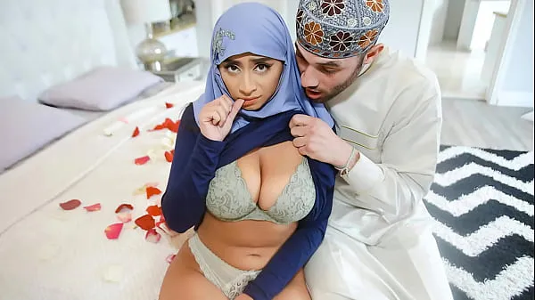 最好的Arab Husband Trying to Impregnate His Hijab Wife - HijabLust细管