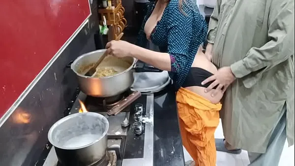 أفضل Desi Housewife Anal Sex In Kitchen While She Is Cooking أنبوب جيد