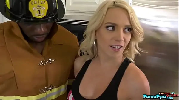 Blonde Madison Summers Bangs 2 Black Mandingo Firefighters Tiub halus terbaik
